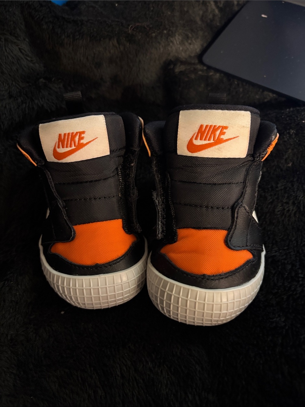 Nike Kids Black and Orange Low-Top Sneakers